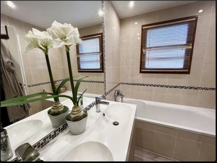 Image No.12-4 Bed House for sale