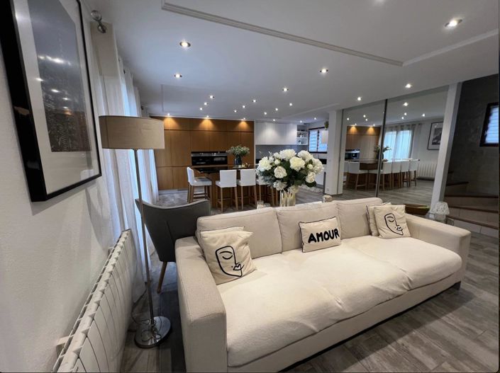 Image No.6-4 Bed House for sale