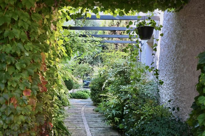 Image No.20-5 Bed House for sale