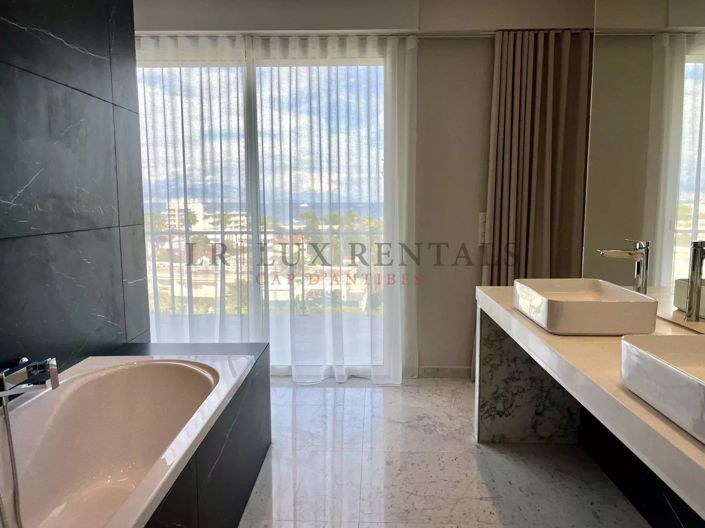 Image No.10-6 Bed House for sale