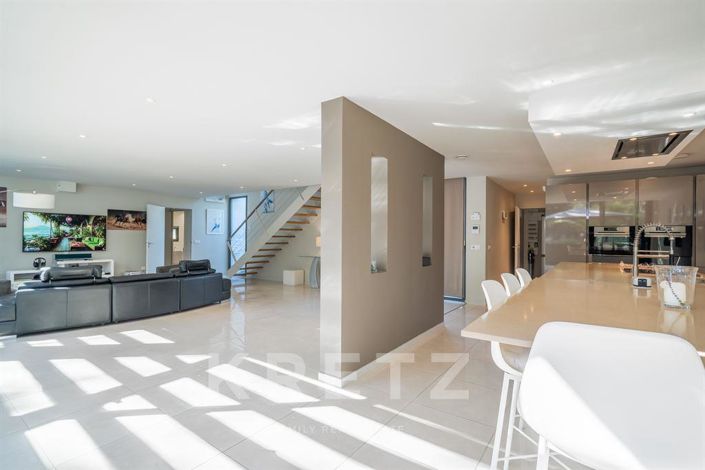 Image No.4-5 Bed House for sale