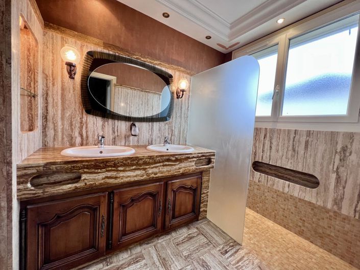 Image No.9-3 Bed House for sale