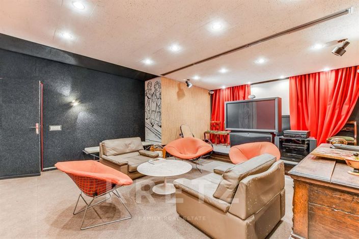 Image No.9-5 Bed House for sale