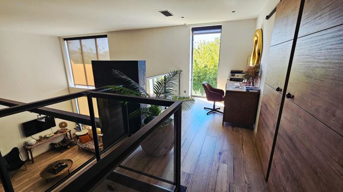 Image No.10-6 Bed House for sale