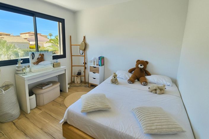 Image No.11-6 Bed House for sale