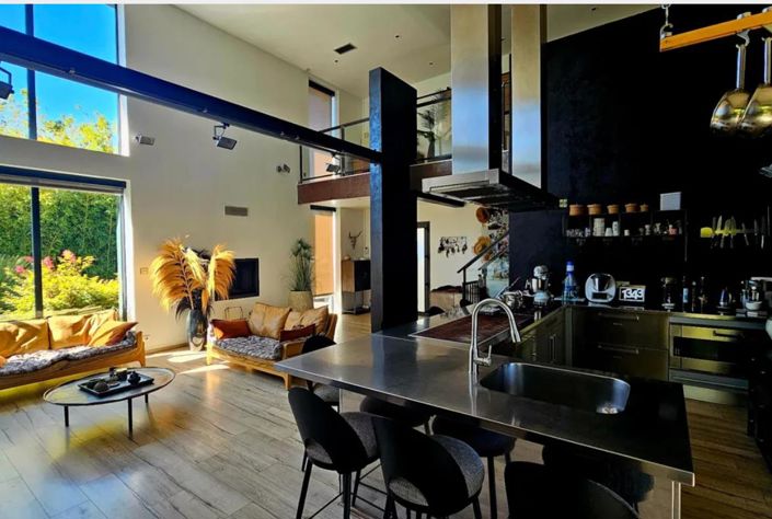 Image No.3-6 Bed House for sale