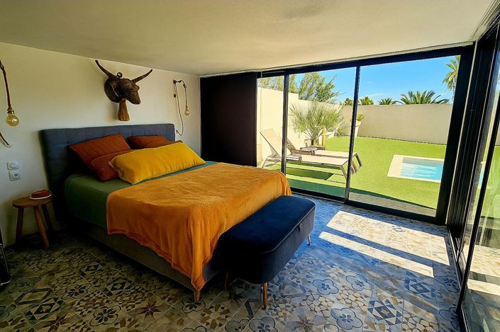 Image No.8-6 Bed House for sale