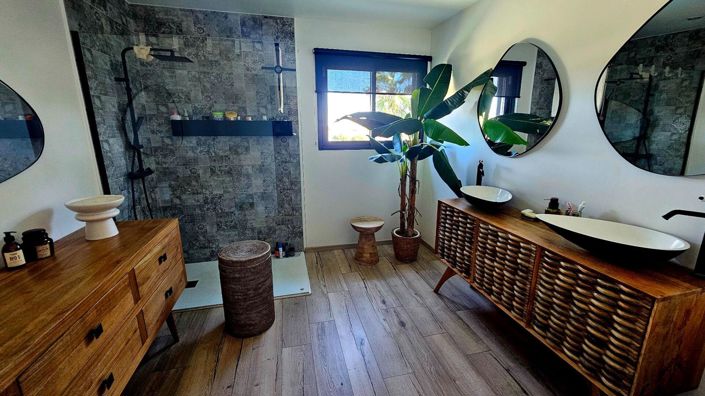 Image No.9-6 Bed House for sale