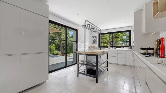 Image No.10-6 Bed House for sale