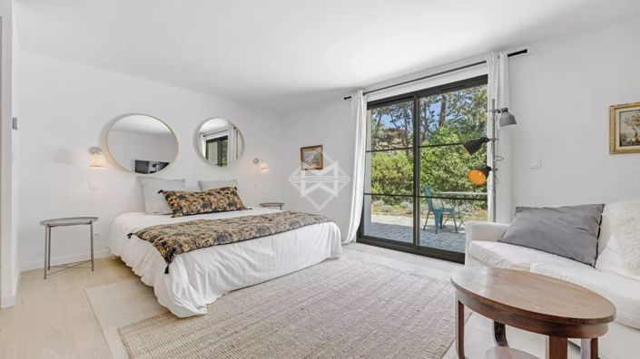 Image No.11-6 Bed House for sale