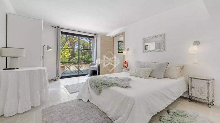 Image No.13-6 Bed House for sale