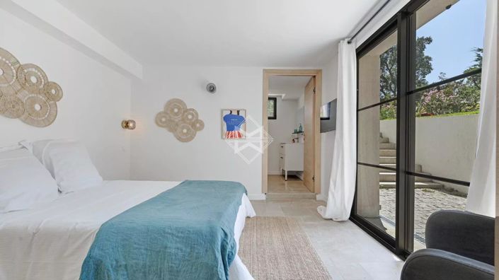 Image No.15-6 Bed House for sale