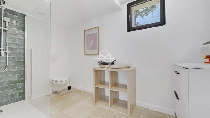 Image No.16-6 Bed House for sale