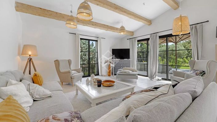 Image No.9-6 Bed House for sale