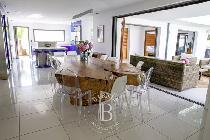 Image No.10-8 Bed House for sale