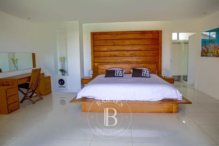 Image No.12-8 Bed House for sale