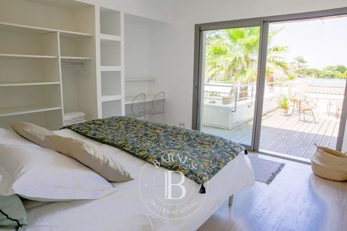 Image No.17-8 Bed House for sale