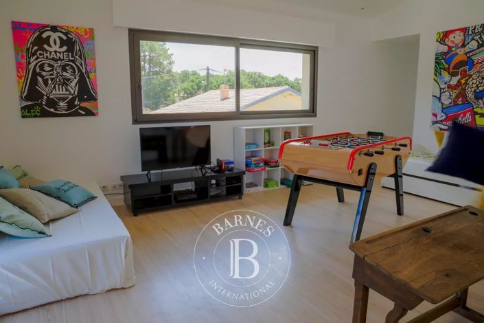 Image No.19-8 Bed House for sale