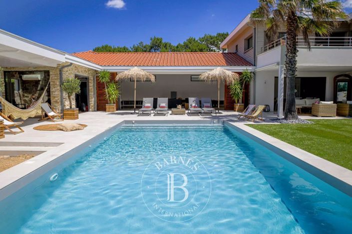 Image No.4-8 Bed House for sale