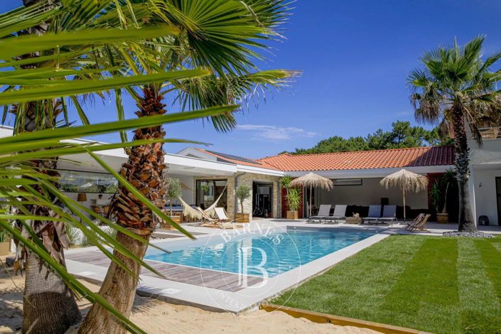 Image No.7-8 Bed House for sale