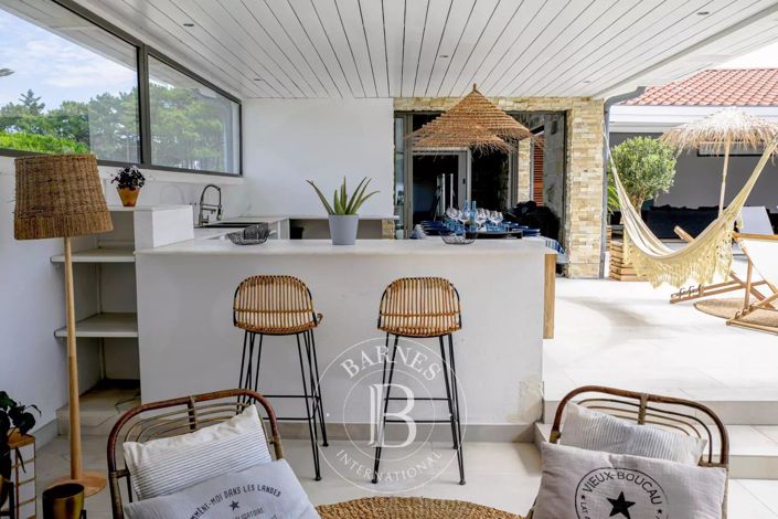 Image No.9-8 Bed House for sale