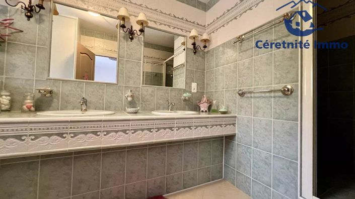 Image No.21-3 Bed House for sale