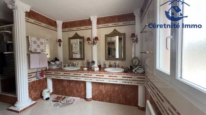 Image No.24-3 Bed House for sale