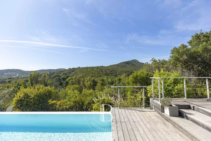 Image No.1-4 Bed House for sale