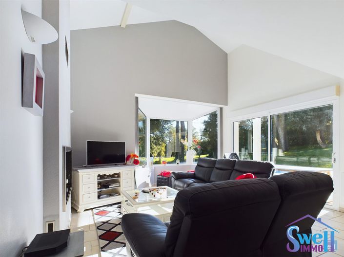 Image No.8-5 Bed House for sale