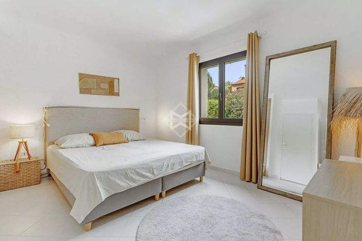 Image No.11-7 Bed House for sale