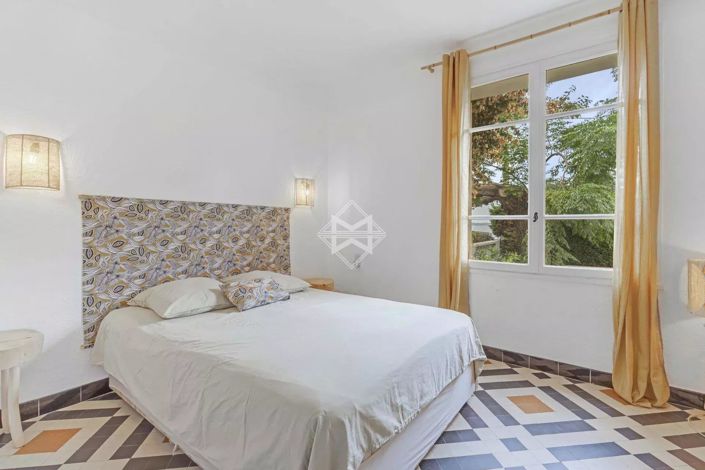 Image No.12-7 Bed House for sale