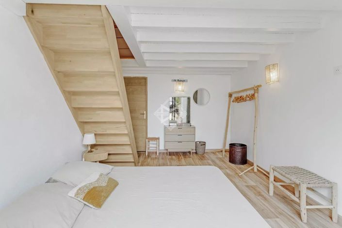 Image No.14-7 Bed House for sale