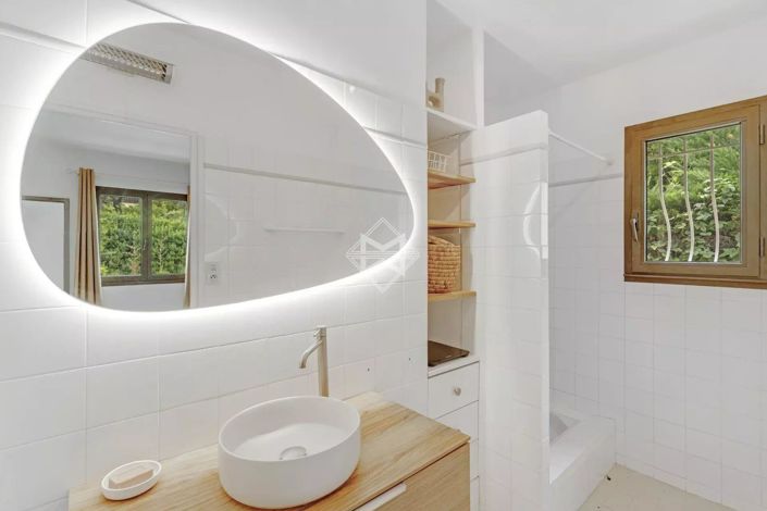 Image No.17-7 Bed House for sale