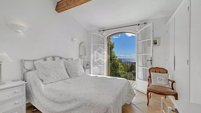 Image No.12-5 Bed House for sale