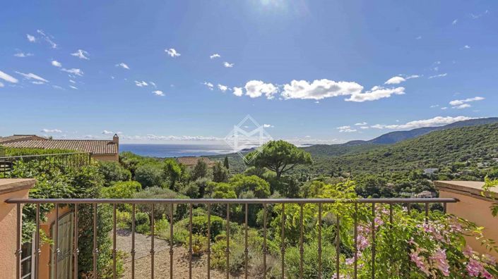 Image No.16-5 Bed House for sale