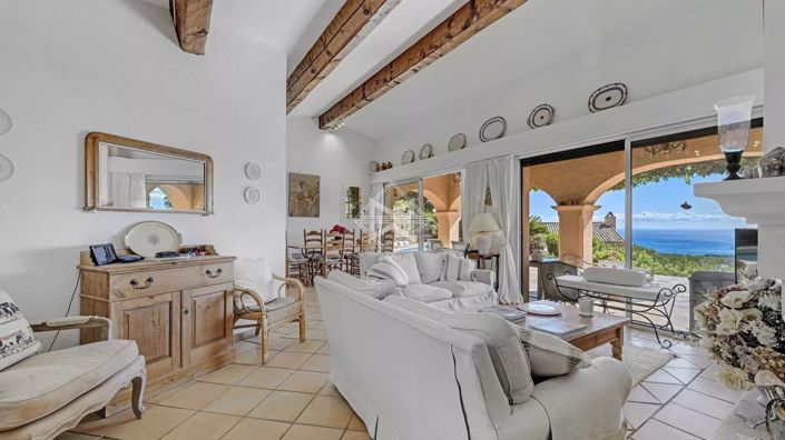 Image No.6-5 Bed House for sale