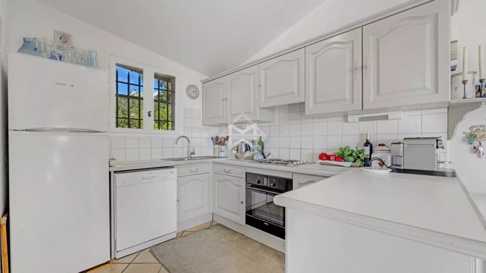 Image No.9-5 Bed House for sale