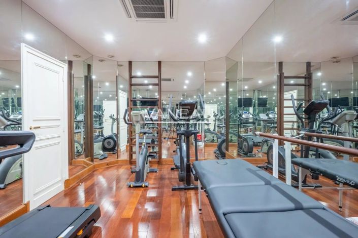 Image No.21-5 Bed Apartment for sale