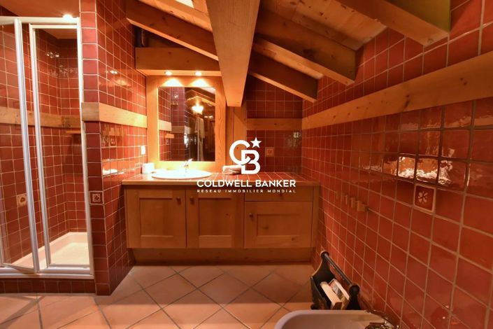 Image No.8-6 Bed House for sale