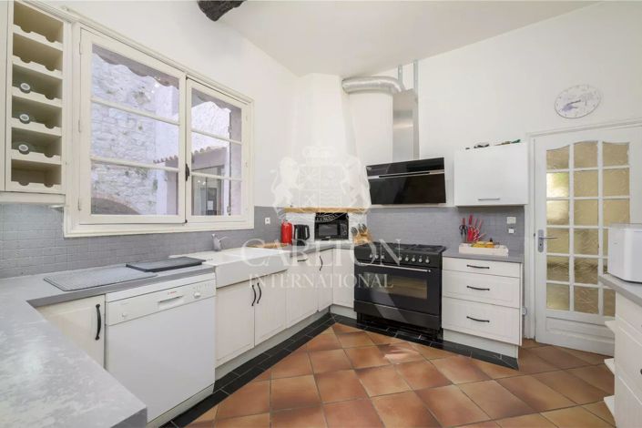 Image No.10-6 Bed House for sale