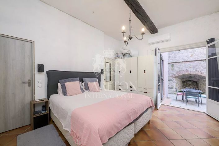 Image No.21-6 Bed House for sale