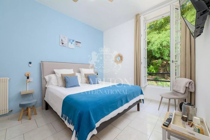 Image No.24-6 Bed House for sale