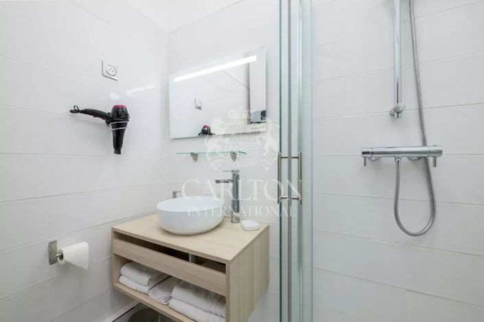 Image No.26-6 Bed House for sale