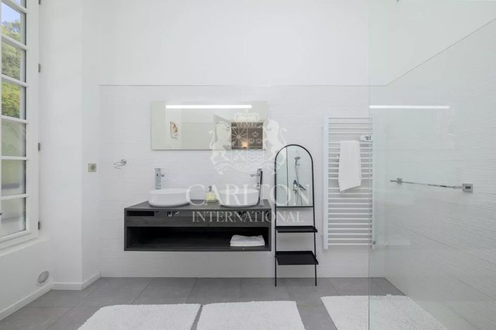 Image No.29-6 Bed House for sale