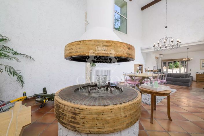 Image No.6-6 Bed House for sale