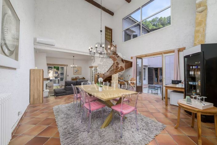 Image No.8-6 Bed House for sale