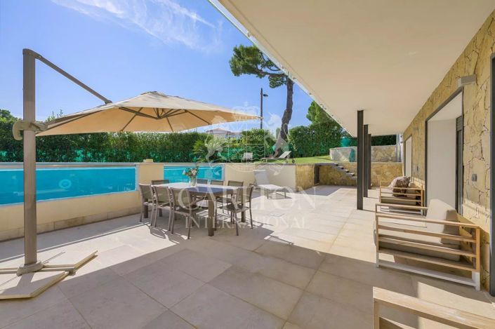 Image No.18-6 Bed House for sale