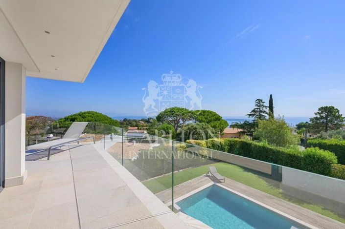 Image No.2-6 Bed House for sale