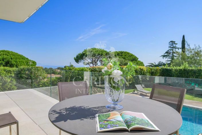 Image No.4-6 Bed House for sale