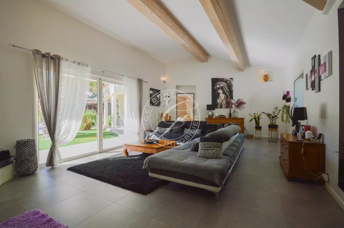 Image No.17-3 Bed House for sale